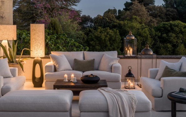 The Open-Air Lounge: Carmel on a Southern Terrace