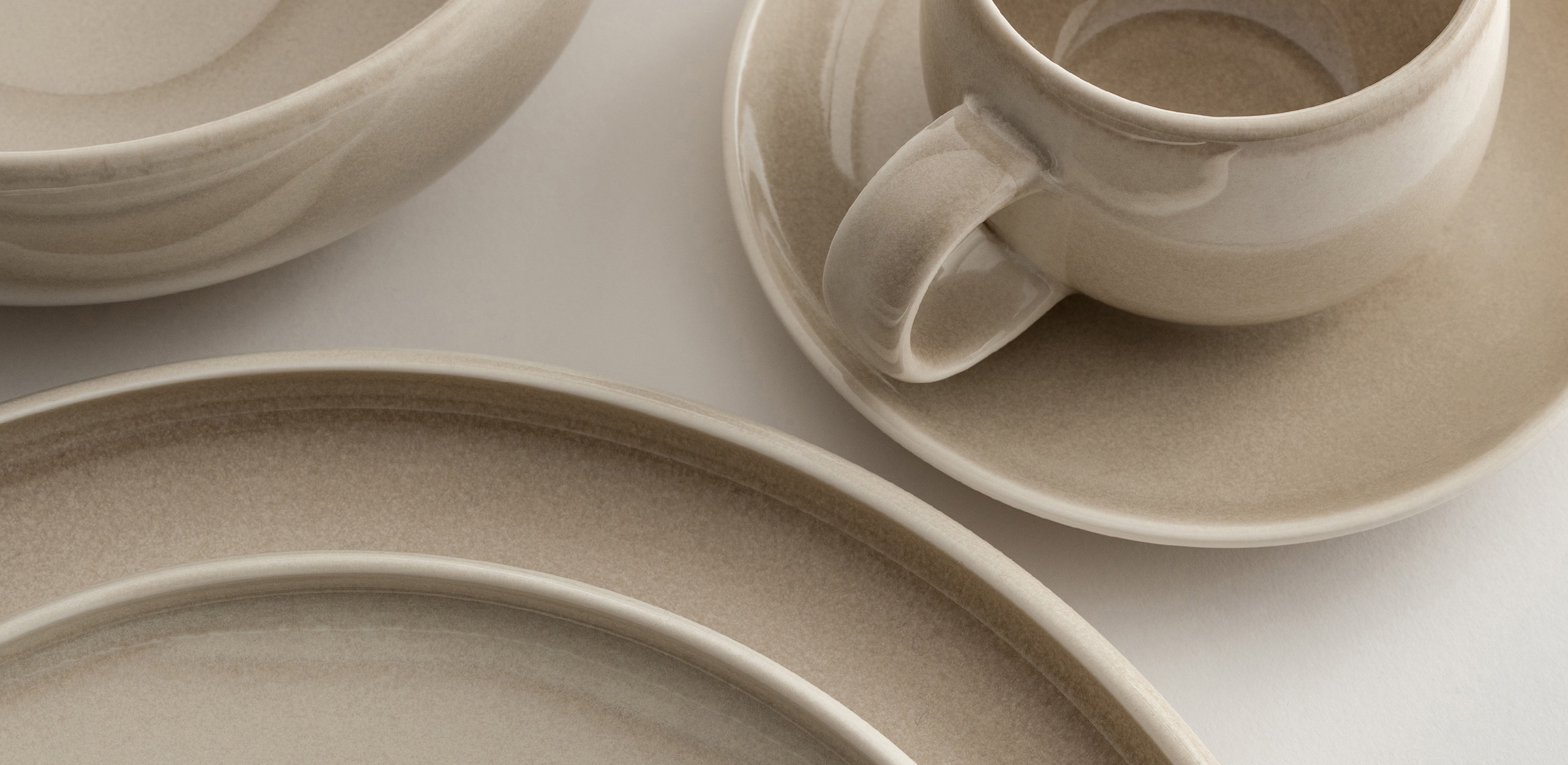 At the Table: Discover Our Dinnerware Collection