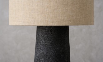 Aria Floor Lamp / black