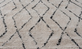 Vasu Rug 300x400 cm (black pattern)