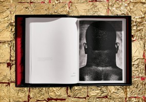 Albert Watson. Kaos
