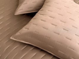 Cloud Bedspread Plaza Taupe 260x240 cm