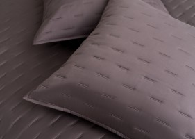 Cloud Bedspread Plaza Taupe 260x240 cm