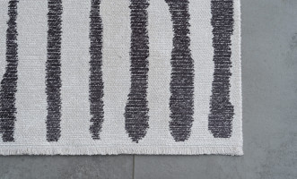 Irradiant Charcoal/ecru Carpet 160x230 cm