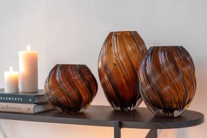 Carol Vase (18x18x21cm)