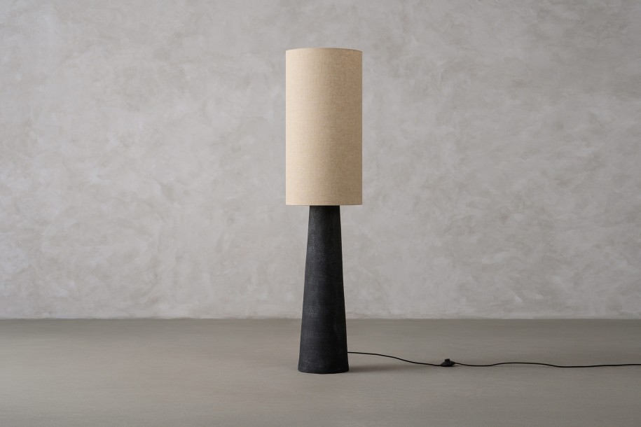 Aria Floor Lamp / black