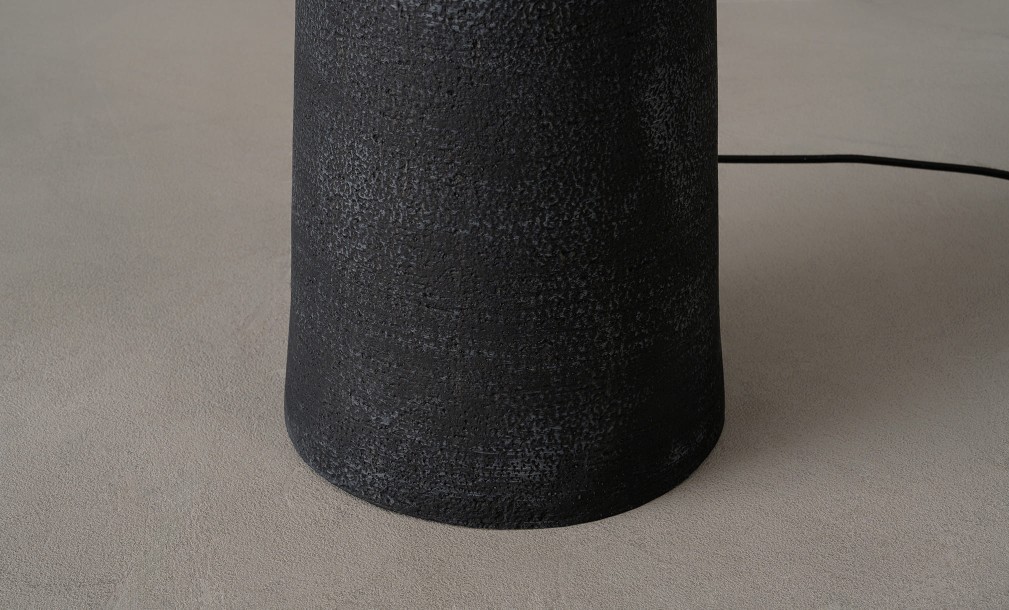 Aria Floor Lamp / black