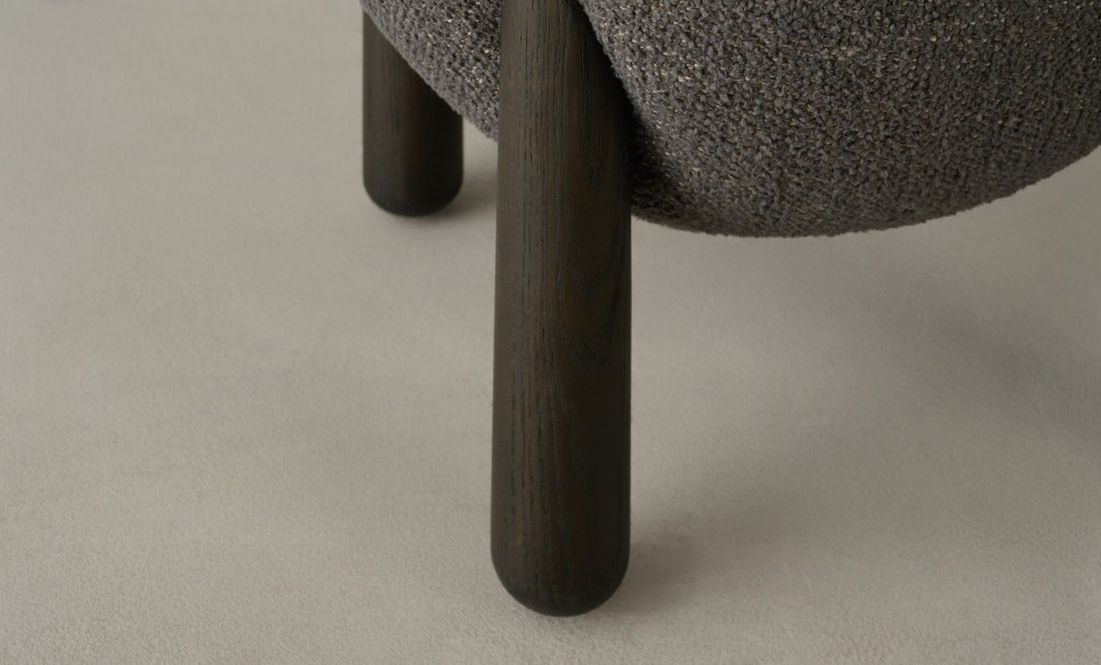 Tommy Ottoman (Fabric Lola 455)