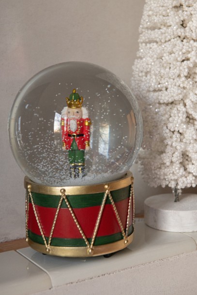 Water Globe Nutcracker Christmas Red/Dark Green (12x12x17cm)