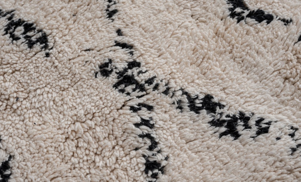 Vasu Rug 300x400 cm (black pattern)