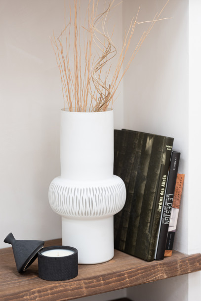 Stripe Ball Glass White Vase L