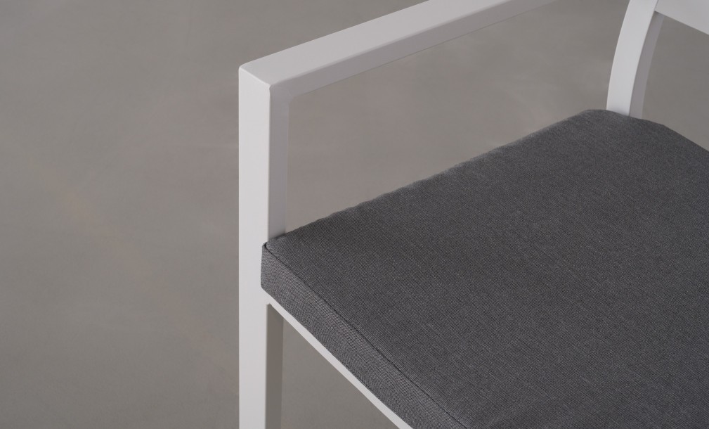 Commet Chair With Cushion White