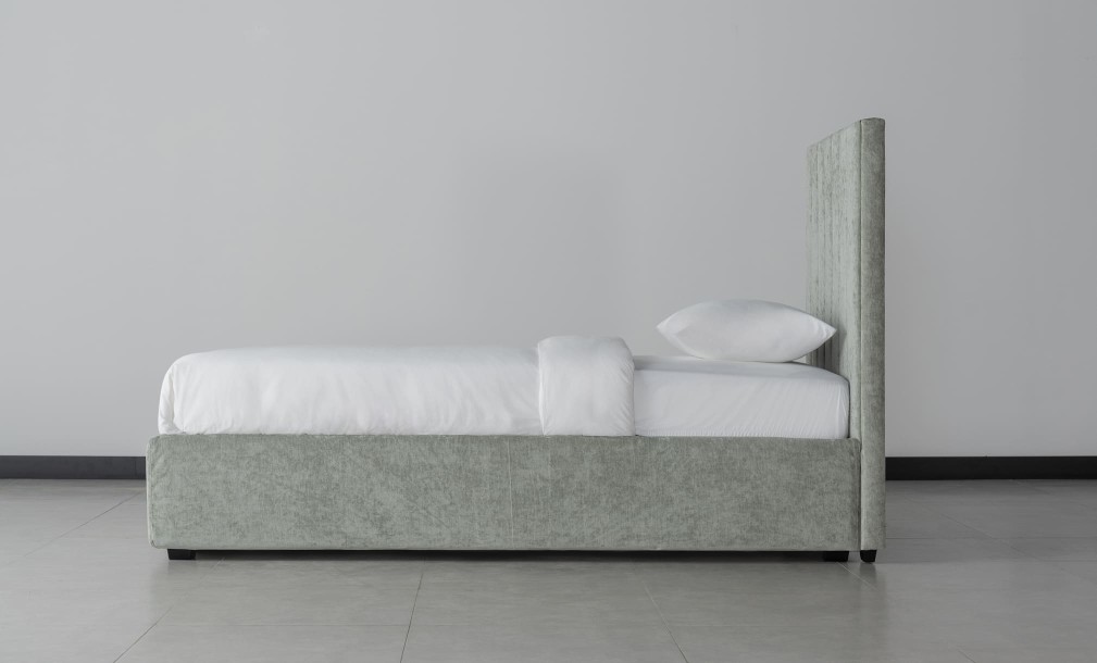 Newberry Stripes (Vertical) Bed 90x200 cm (Fabric: Plushery 40 Powder (Cat. 3))