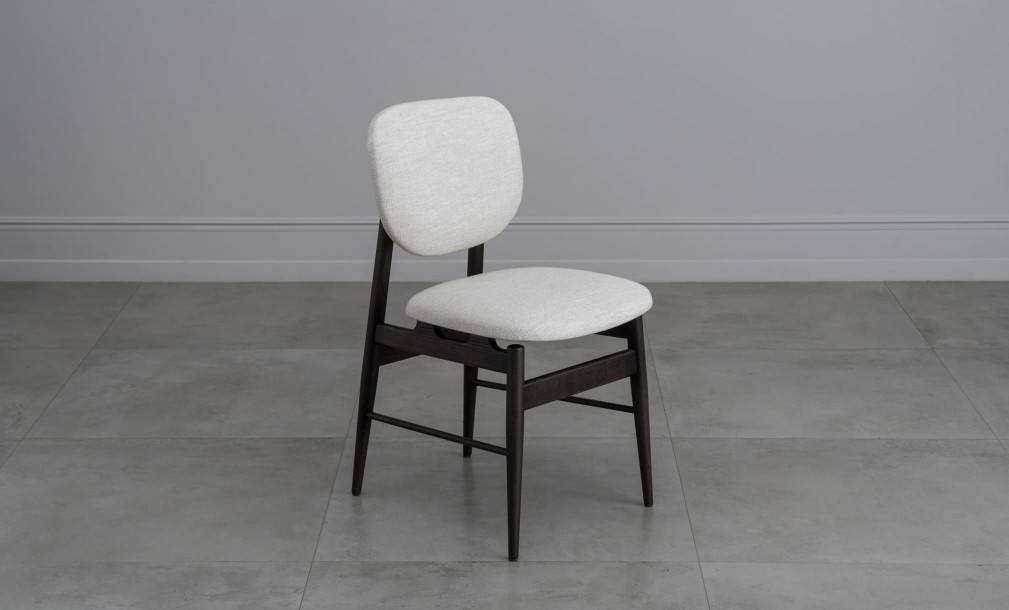 Milton Chair (Fabric: SOFT ROCK 102 MUSLIN (Cat. 3))