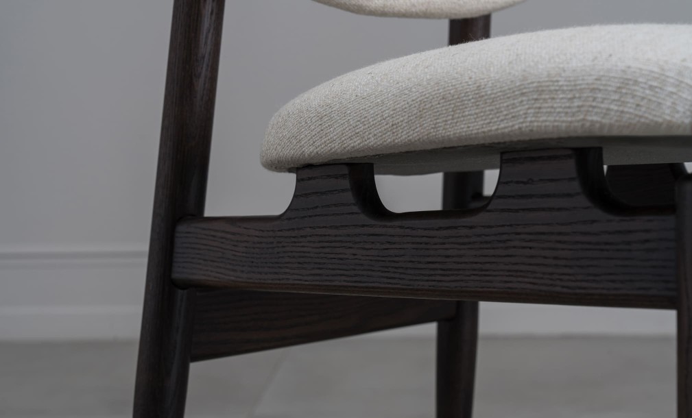 Milton Chair (Fabric: SOFT ROCK 102 MUSLIN (Cat. 3))