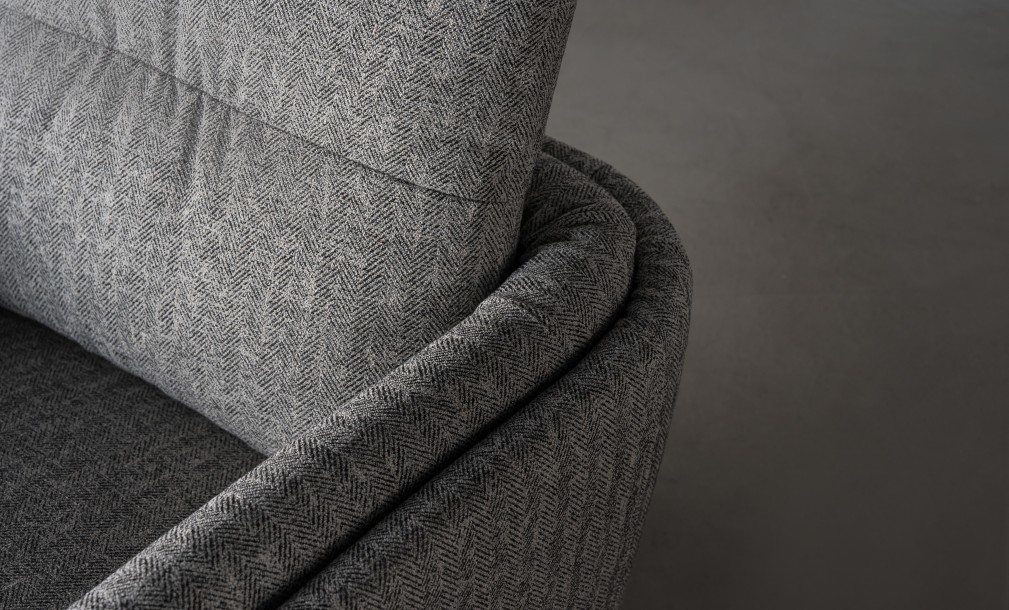 Como Armchair Small (Fabric: Corso D col.18)