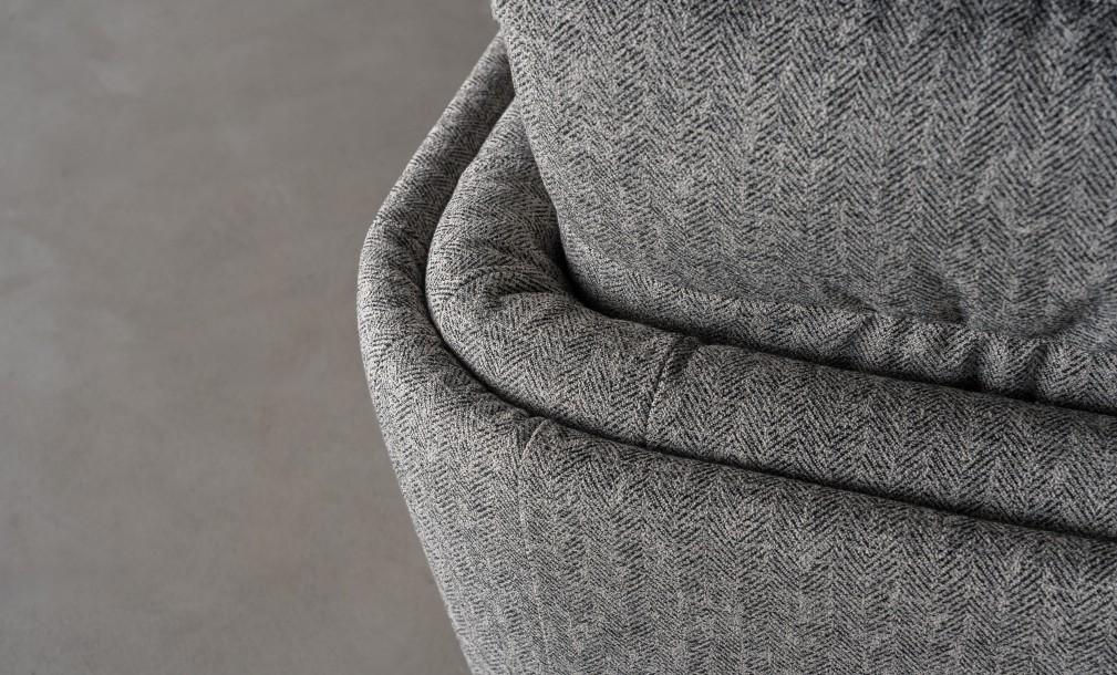 Como Armchair Small (Fabric: Corso D col.18)