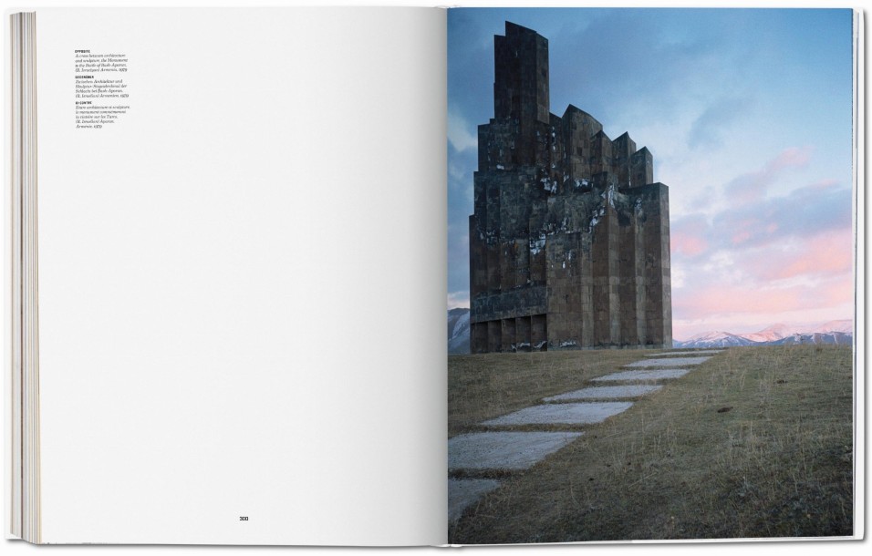 Frederic Chaubin. CCCP. Cosmic Communist Constructions Photographed