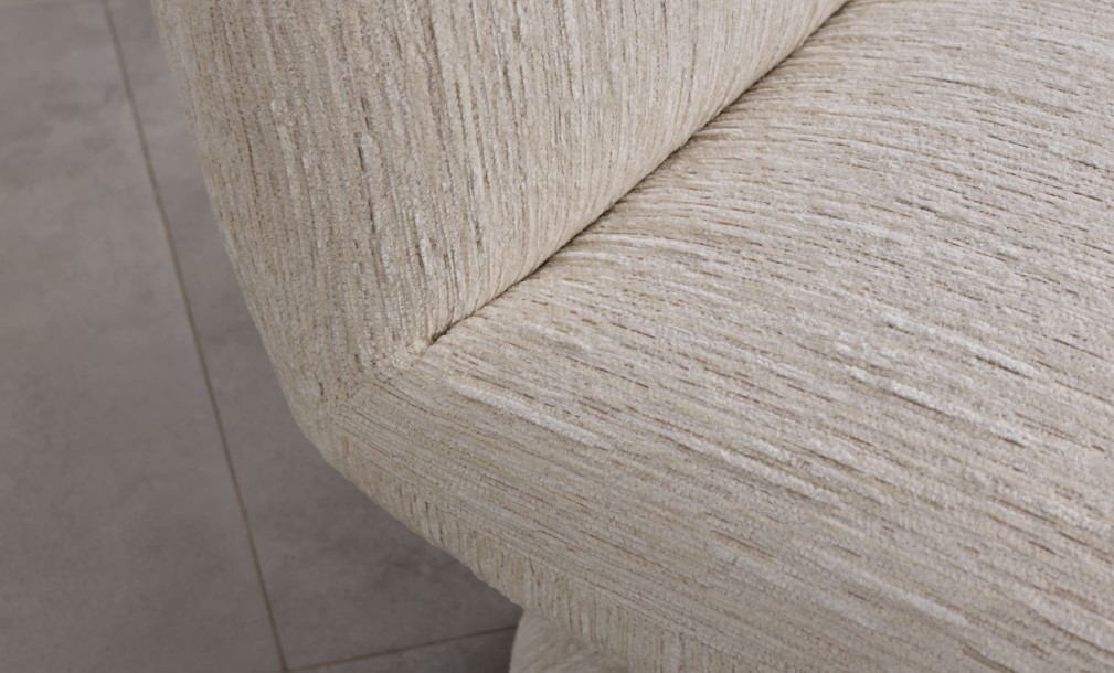 Lennon Swivel Armchair (BERLIN 102)