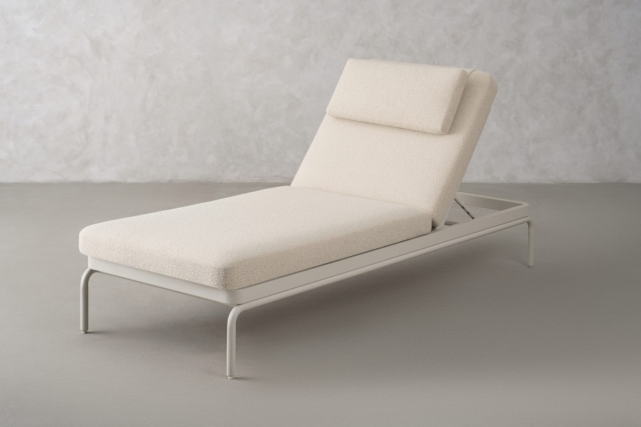 Taormina Light Outdoor Sunlounger Haze Sandy