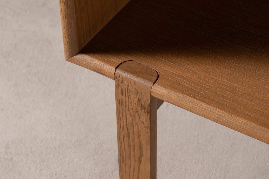 JP Line 6.0 Bed table Light Finish