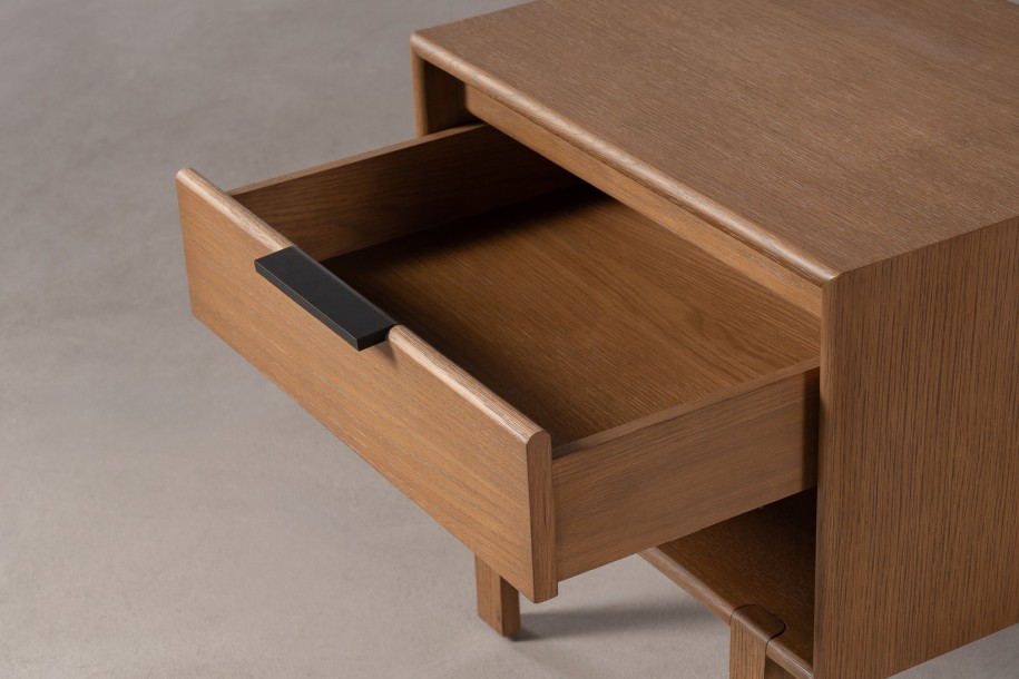JP Line 6.0 Bed table Light Finish