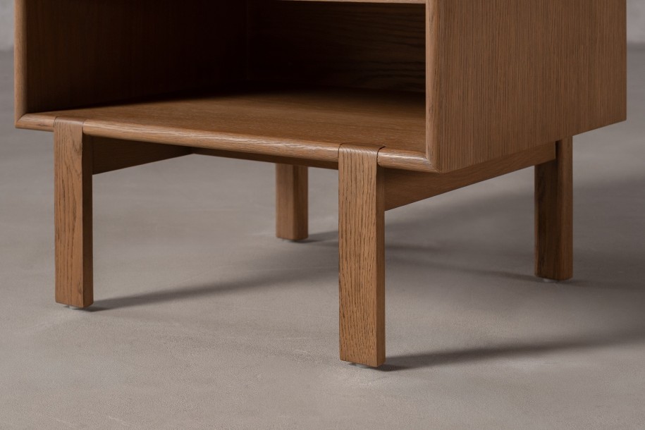 JP Line 6.0 Bed table Light Finish