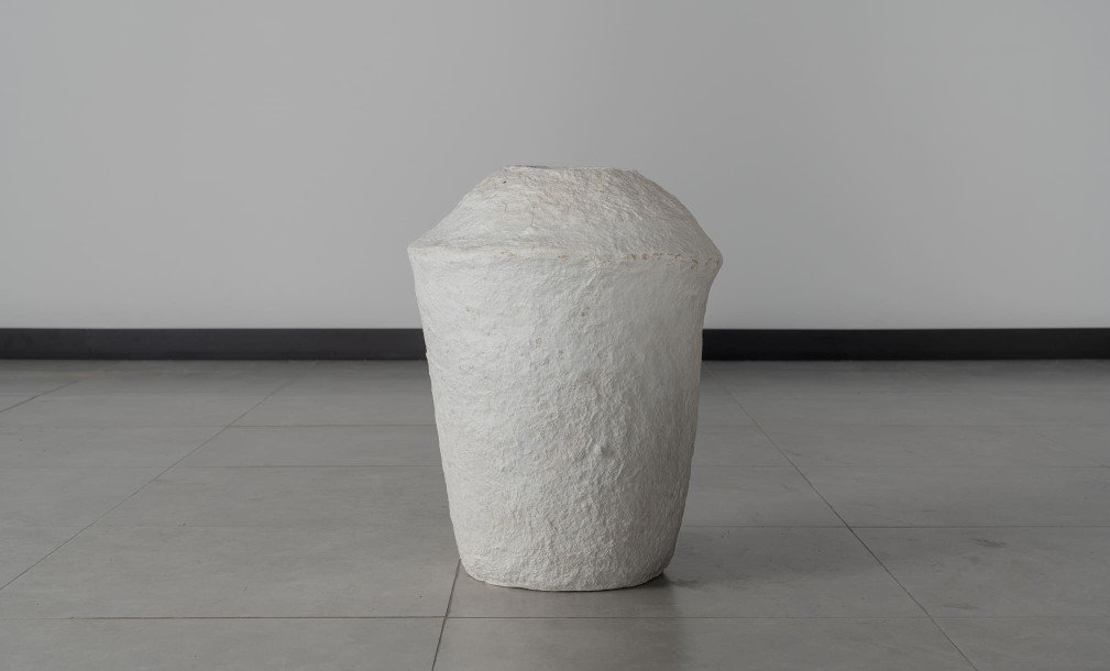 Chad Vase Papier Mache White L