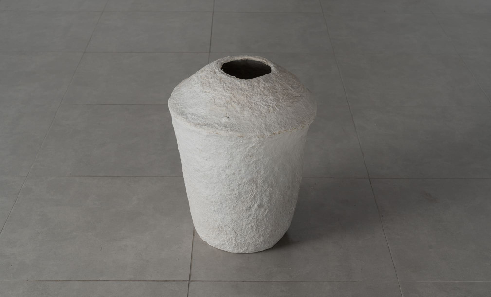 Chad Vase Papier Mache White L