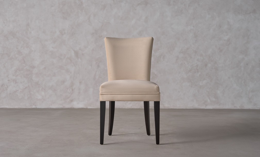 Queens Chair (Fabric: Plushery 05 Sesame (Cat. 3))