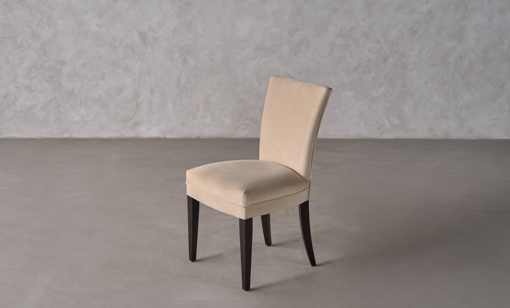 Queens Chair (Fabric: Plushery 05 Sesame (Cat. 3))