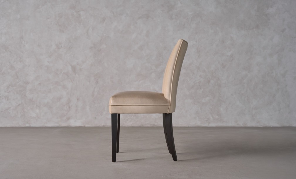 Queens Chair (Fabric: Plushery 05 Sesame (Cat. 3))