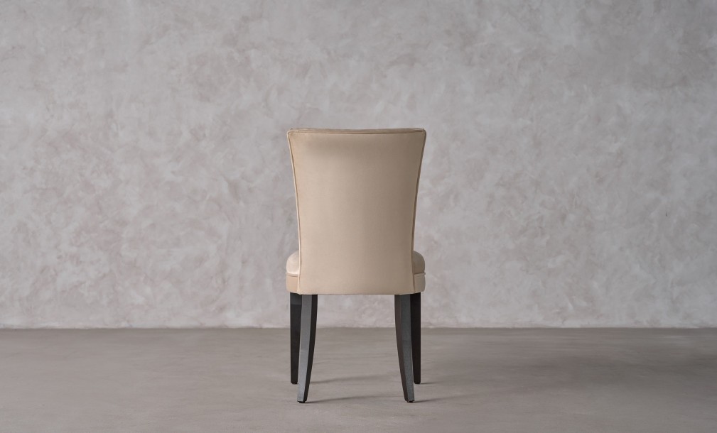 Queens Chair (Fabric: Plushery 05 Sesame (Cat. 3))