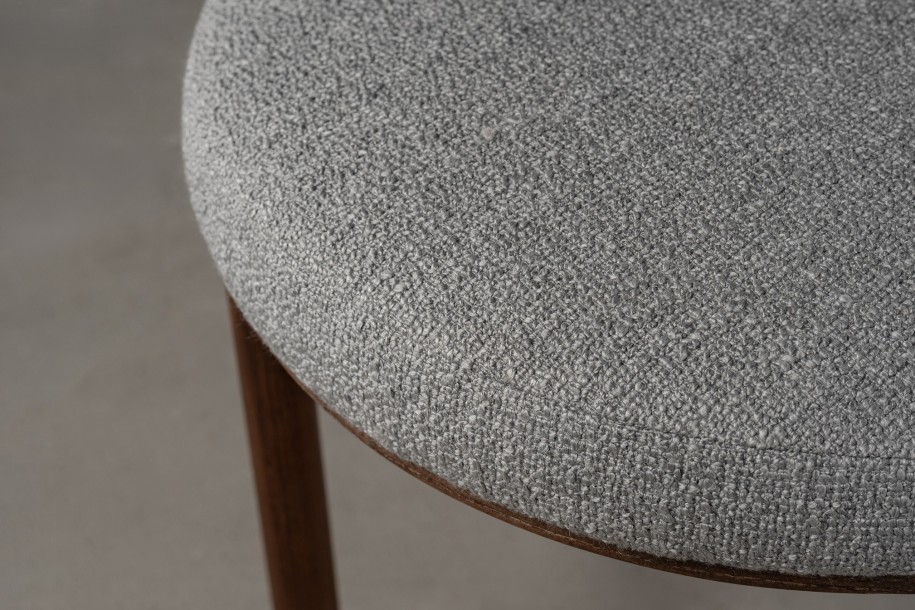 Davis Chair (Fabric: OSCAR PLAIN col.07 Lt/ Grey )