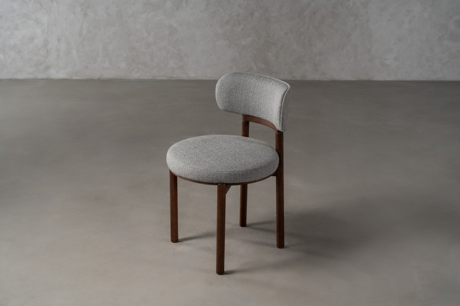 Davis Chair (Fabric: OSCAR PLAIN col.07 Lt/ Grey )