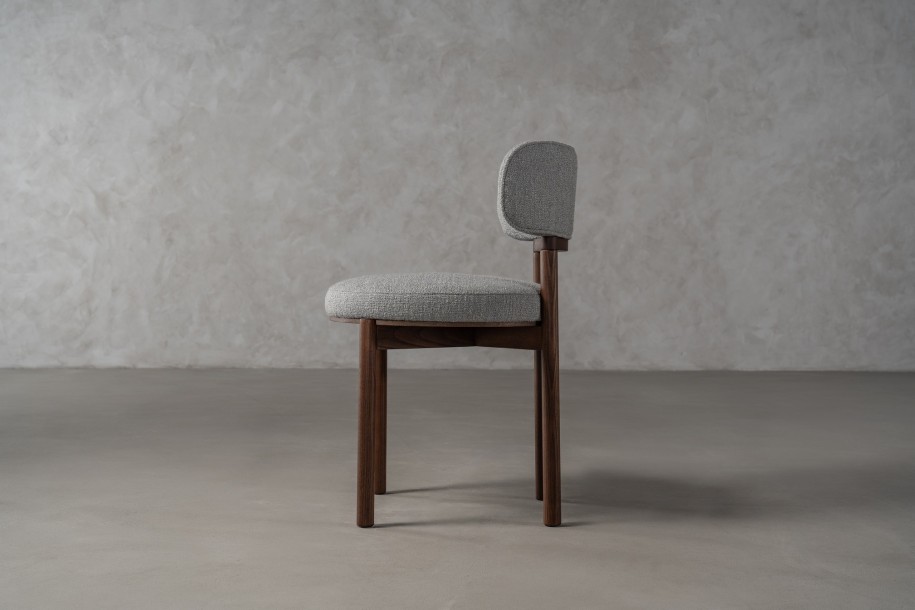 Davis Chair (Fabric: OSCAR PLAIN col.07 Lt/ Grey )