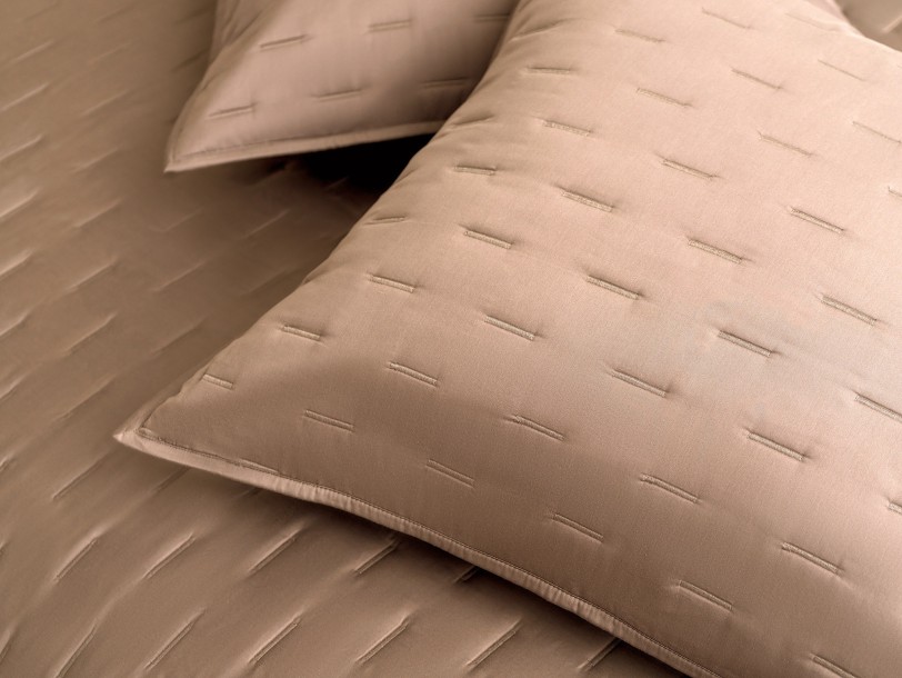 Cloud Bedspread Plaza Taupe 260x240 cm
