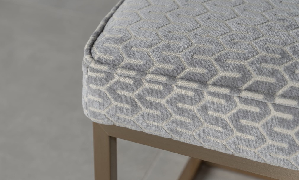 Cubo Banquette 160 cm with center leg (Fabric: ART-DECO SOHO Col. SILVER (Cat. 3))