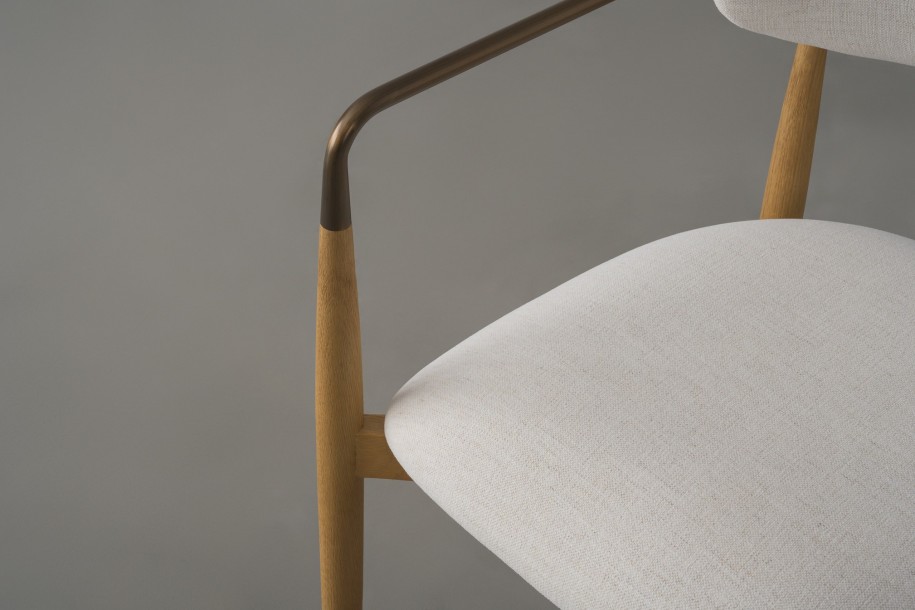 Bradley Dining Chair Light with Armrests (Nomad Snow)