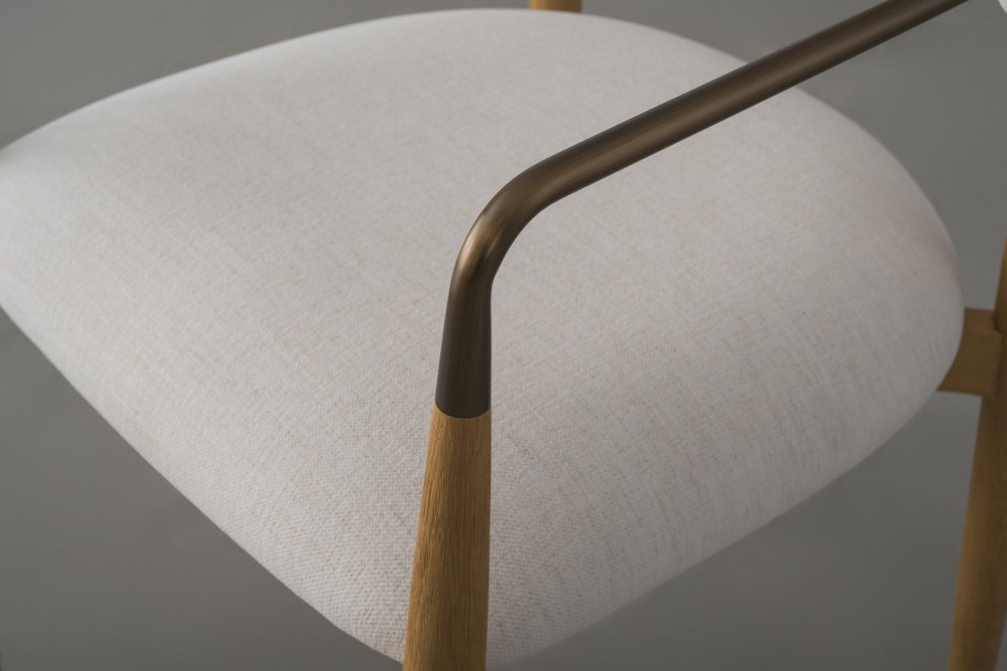 Bradley Dining Chair Light with Armrests (Nomad Snow)