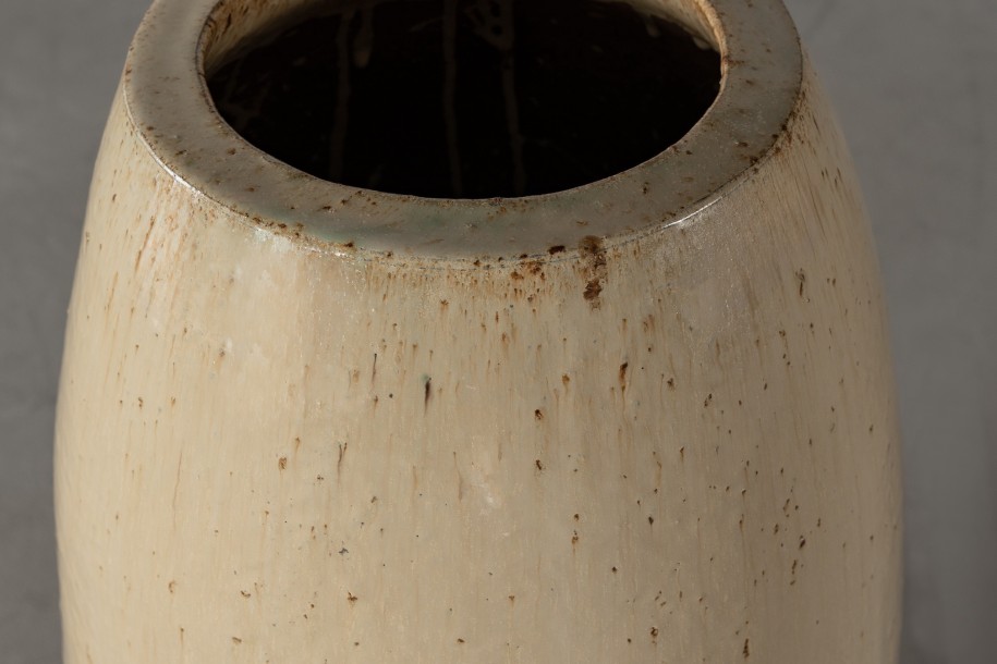 Toggle Planter Sand L