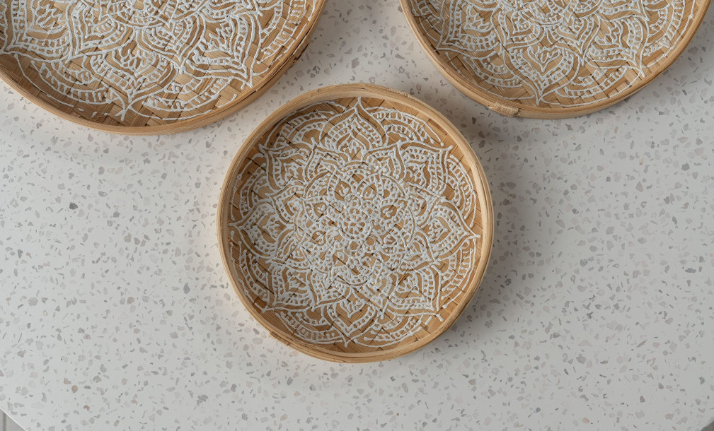Set of 3 bamboo tray with painted white decoration