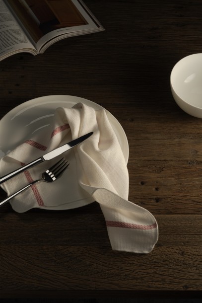 Carolina Napkin White Red