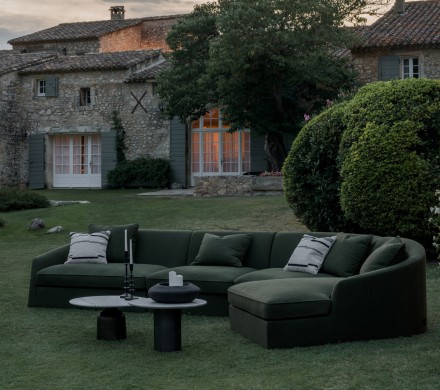 Sofas That Embrace: 5 Designs with Curved Silhouettes