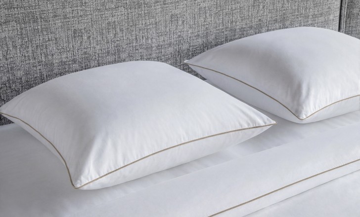 City Pillowcase White/Plaza Taupe 70x70 cm (set of 2)
